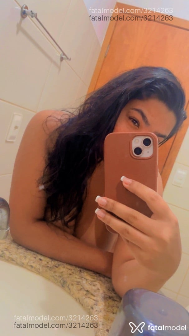 Acompanhante mulher morena (o) de olhos pretos em Londrina - Vitória