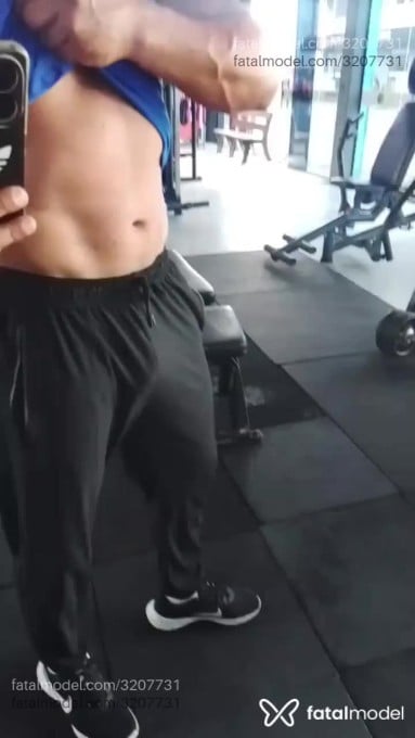 Acompanhante homem com cabelo castanho de olhos castanhos em Sombrio - Roberto