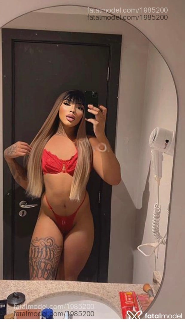 Acompanhante mulher trans morena (o) de olhos pretos em Belo Horizonte - Mel Alencar