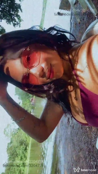 Acompanhante mulher com cabelo castanho de olhos mel - Ametista Acompanhante mulher com cabelo castanho de olhos mel - Ametista