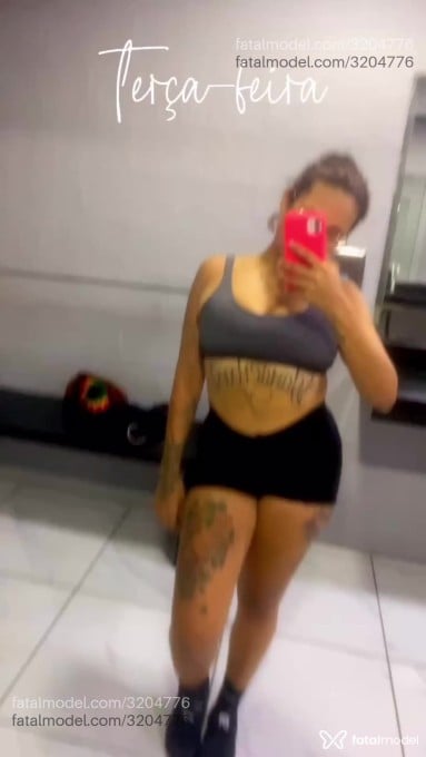 Acompanhante mulher com cabelo castanho de olhos mel - Ametista Acompanhante mulher com cabelo castanho de olhos mel - Ametista
