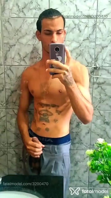 Acompanhante homem morena (o) de olhos castanhos em Goiânia - Breno