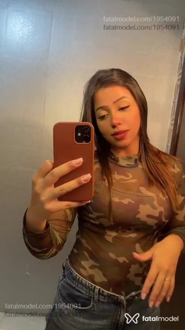 Acompanhante mulher morena (o) de olhos castanhos em Rio de Janeiro Acompanhante mulher morena (o) de olhos castanhos em Rio de Janeiro - Estela