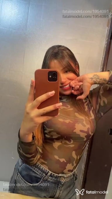 Acompanhante mulher morena (o) de olhos castanhos em Rio de Janeiro Acompanhante mulher morena (o) de olhos castanhos em Rio de Janeiro - Estela