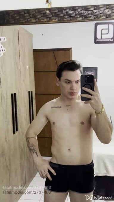 Acompanhante homem com cabelo castanho de olhos castanhos - Henrique