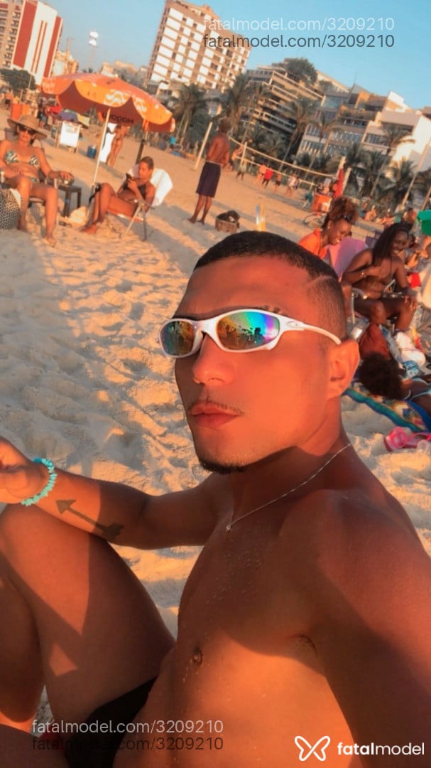 Acompanhante homem morena (o) de olhos castanhos em Rio de Janeiro - Daniel