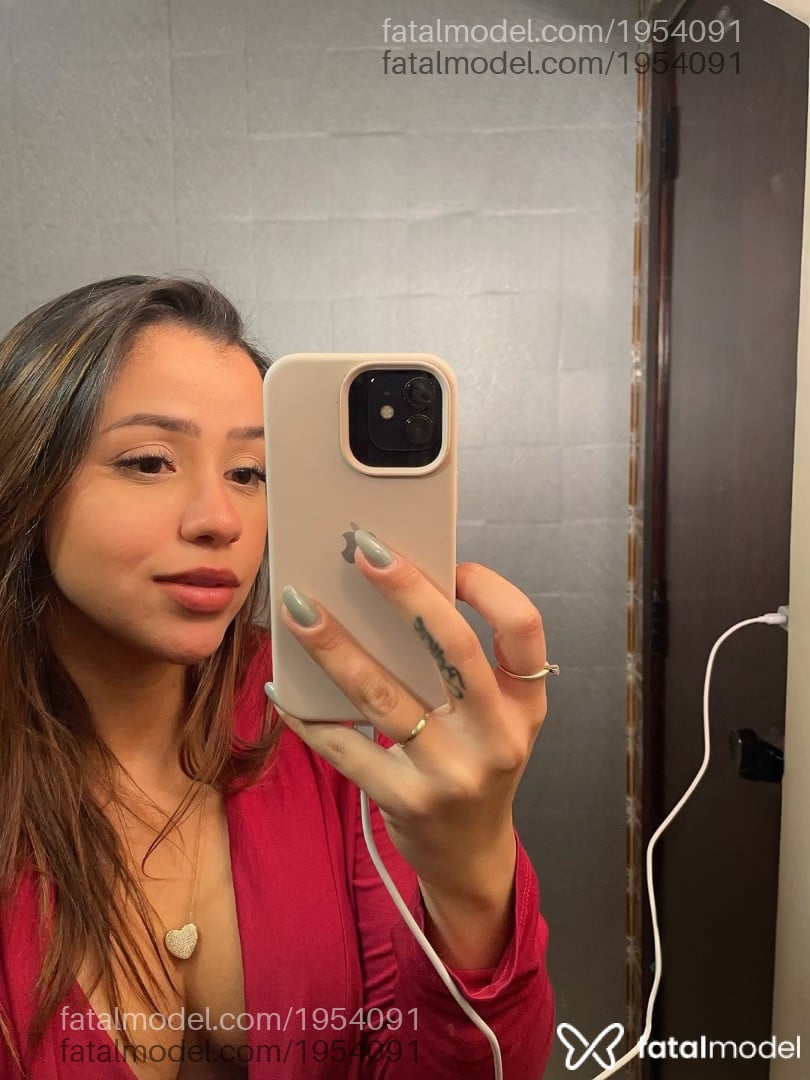 Acompanhante mulher morena (o) de olhos castanhos em Rio de Janeiro Acompanhante mulher morena (o) de olhos castanhos em Rio de Janeiro - Estela