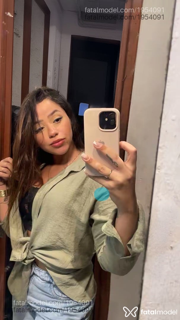 Acompanhante mulher morena (o) de olhos castanhos em Rio de Janeiro Acompanhante mulher morena (o) de olhos castanhos em Rio de Janeiro - Estela