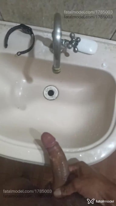Acompanhante homem morena (o) de olhos castanhos em Cacoal Acompanhante homem morena (o) de olhos castanhos em Cacoal - Guilherme
