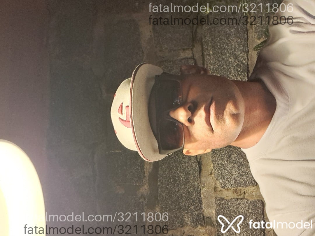 Acompanhante homem com cabelo castanho de olhos castanhos em São José Acompanhante homem com cabelo castanho de olhos castanhos em São José - Leandro