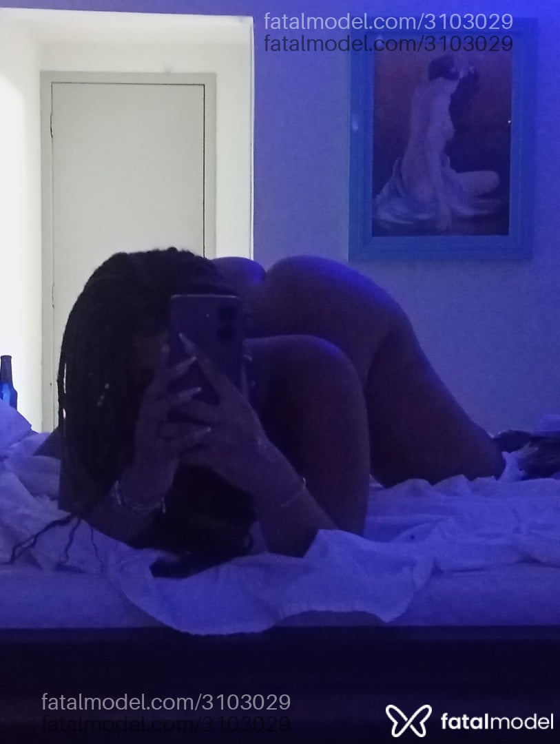 Acompanhante mulher com cabelo castanho de olhos mel em Florianópolis - Isabela