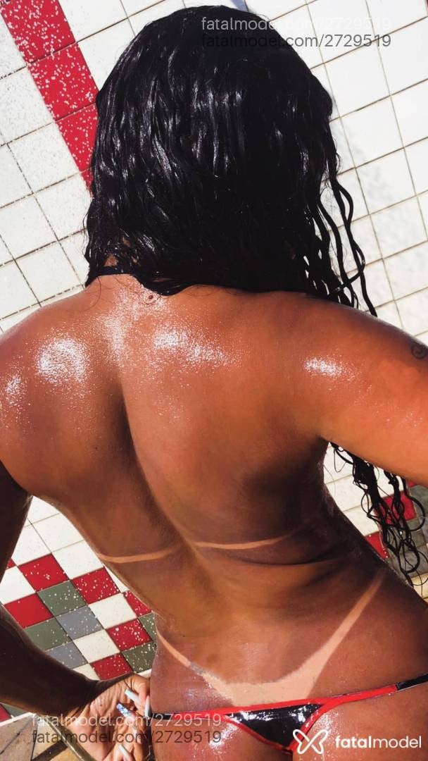 Acompanhante mulher com cabelo castanho de olhos pretos - Suzane Acompanhante mulher com cabelo castanho de olhos pretos - Suzane