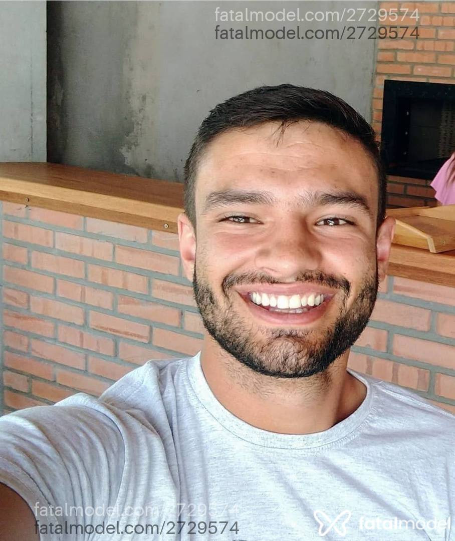 Acompanhante homem morena (o) de olhos castanhos em São José - Pedro