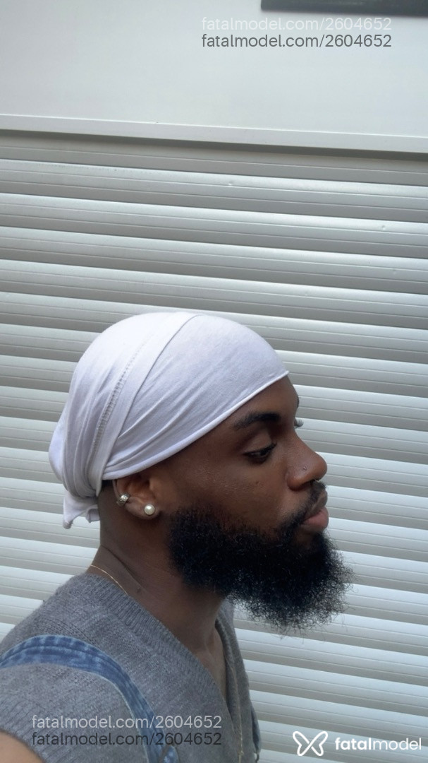 Acompanhante homem sem cabelo de olhos pretos em São Paulo Acompanhante homem sem cabelo de olhos pretos em São Paulo - Bomani