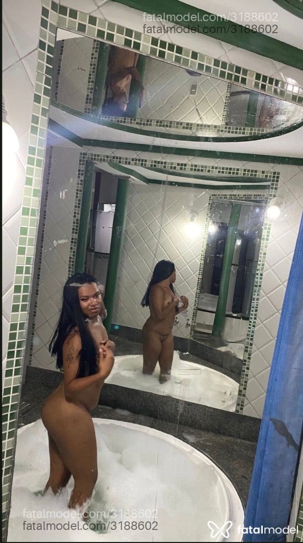 Acompanhante mulher trans com cabelo castanho de olhos castanhos em Macaé - Gutierrez
