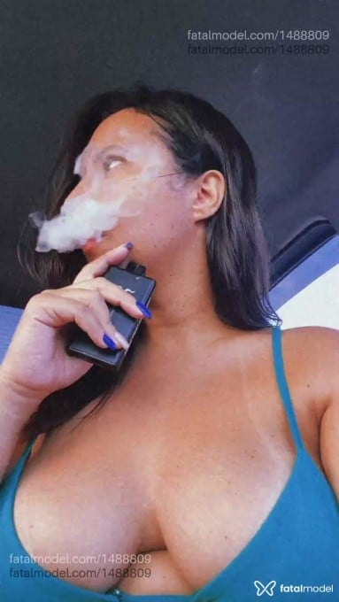 Acompanhante mulher morena (o) de olhos castanhos em Virtual Acompanhante mulher morena (o) de olhos castanhos em Virtual - Maia