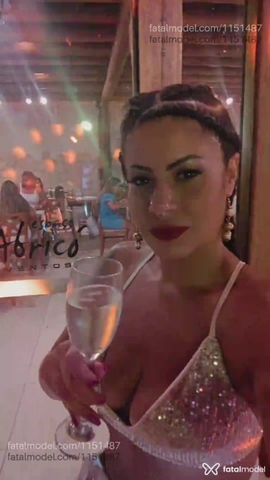 Acompanhante mulher morena (o) de olhos castanhos em São Sebastião - Maya Moon