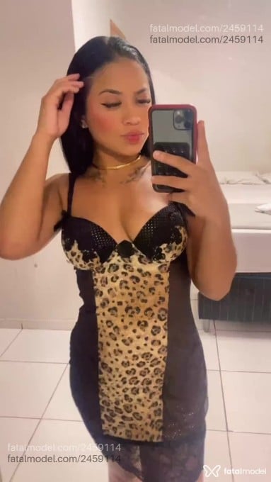 Acompanhante mulher com cabelo castanho de olhos castanhos em Guarujá - Dandara Duarte