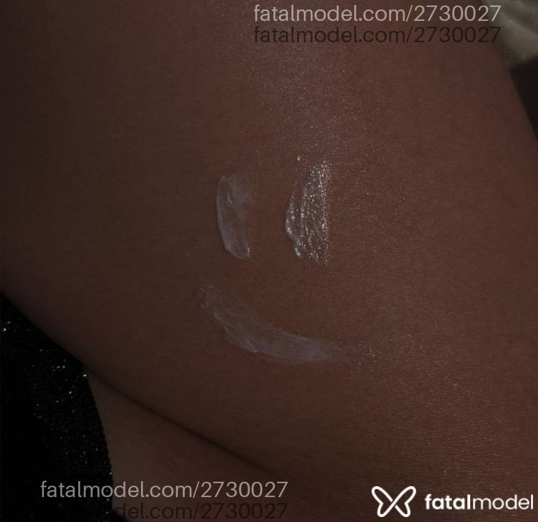 Acompanhante mulher loira (o) de olhos mel - Lolita
