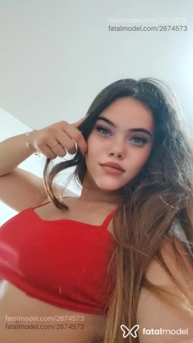 Acompanhante mulher com cabelo castanho de olhos mel em Virtual - Vivibora