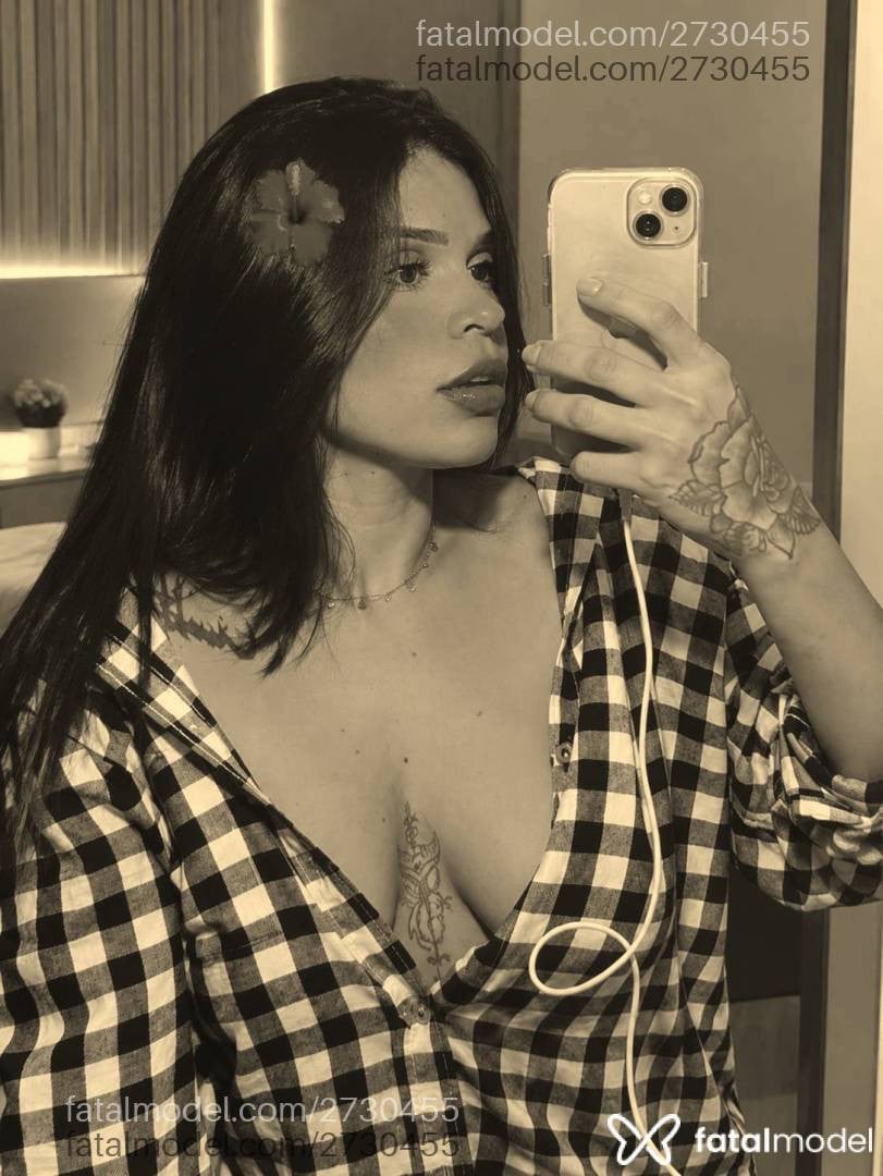 Acompanhante mulher com cabelo castanho de olhos castanhos - Airáa Santos