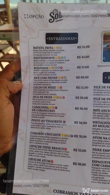 Acompanhante homem com cabelo grisalho de olhos pretos em Fortaleza - Bibim