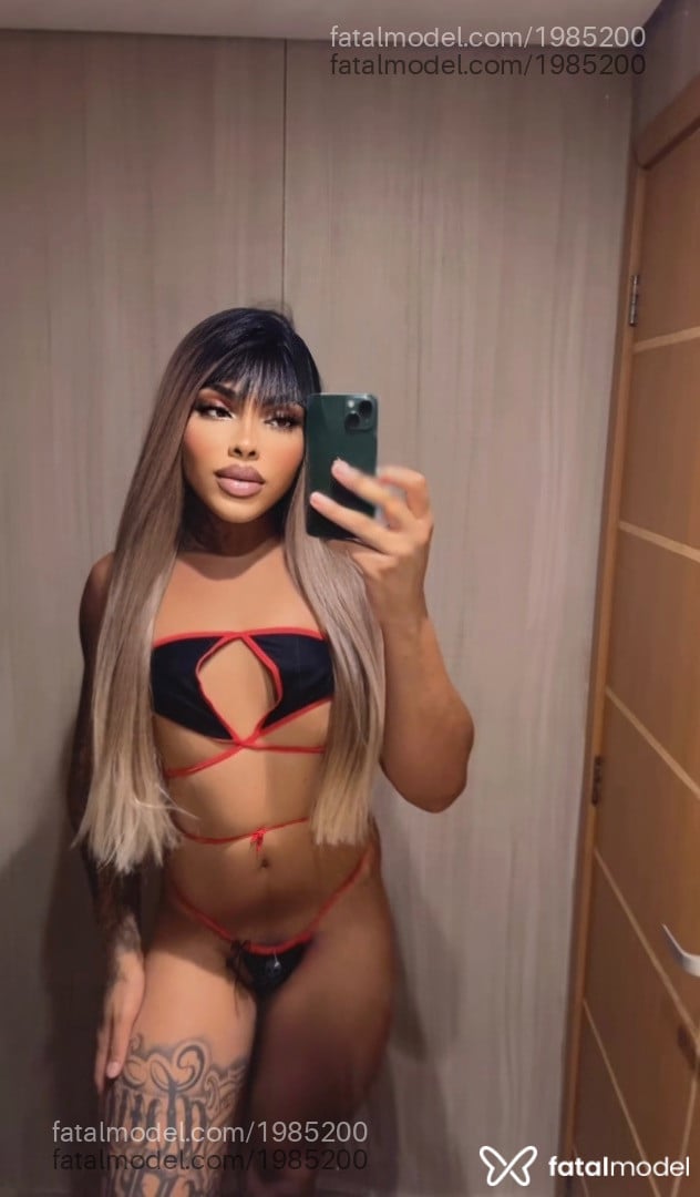 Acompanhante mulher trans morena (o) de olhos pretos em Belo Horizonte - Mel Alencar