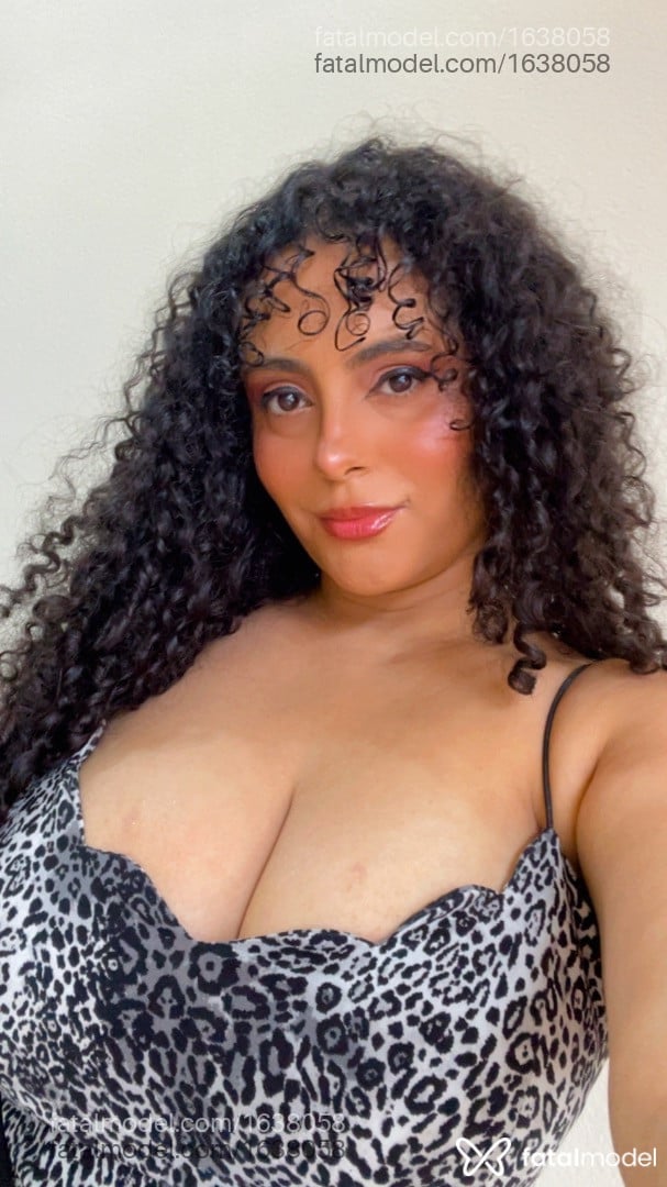 Acompanhante mulher morena (o) de olhos castanhos em Virtual - Lexi