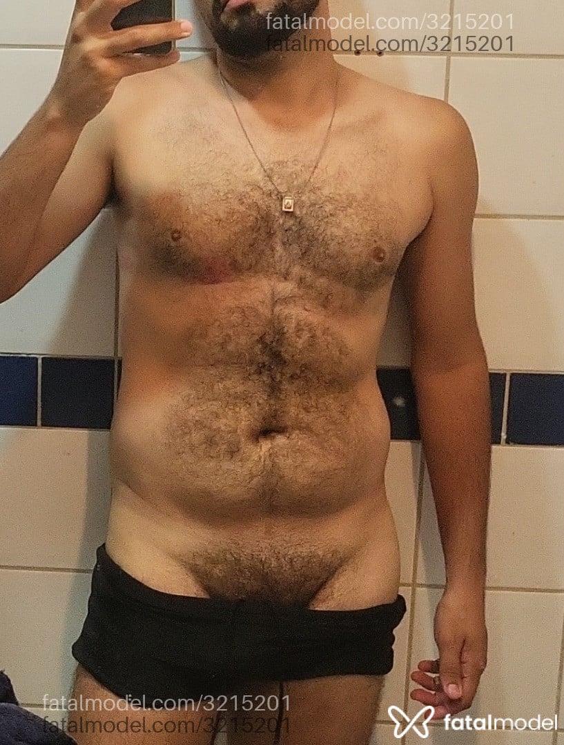 Acompanhante homem com cabelo castanho de olhos pretos - Marcos