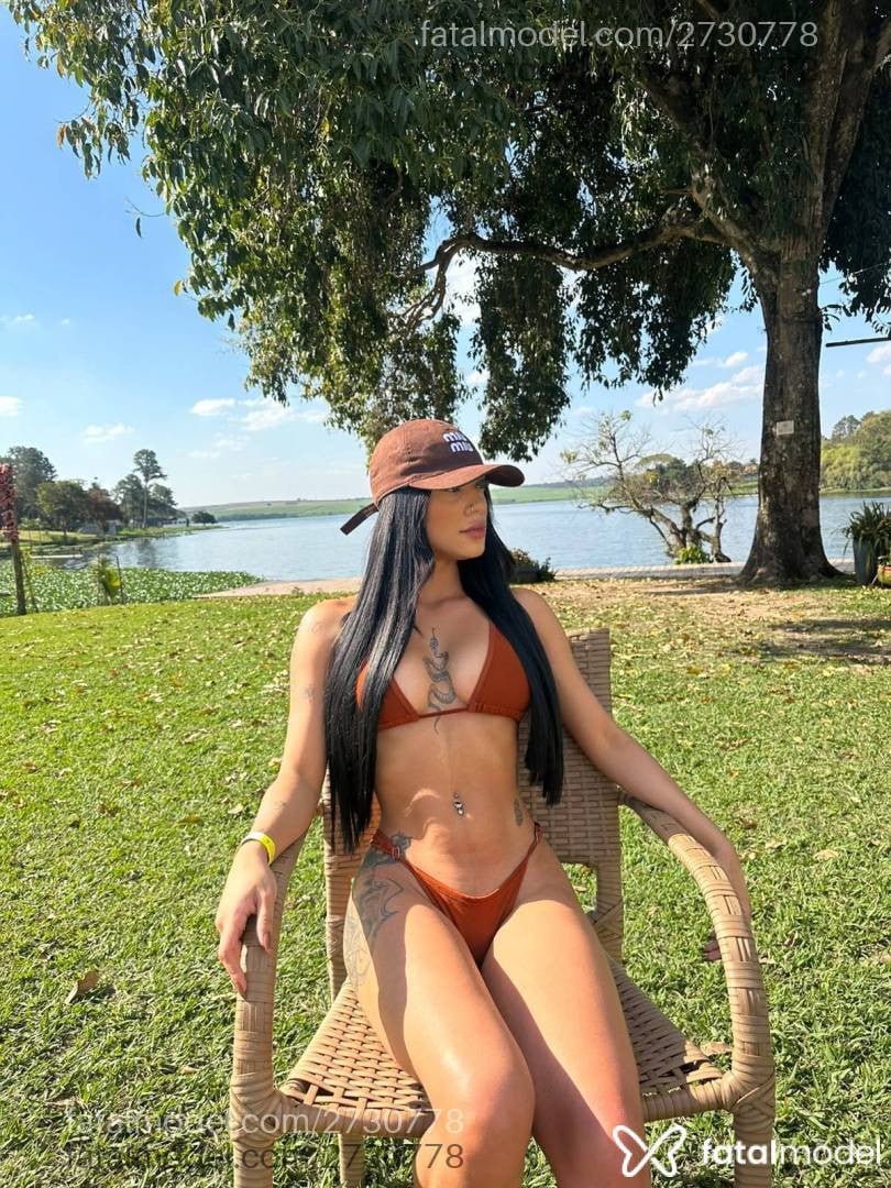 Acompanhante mulher morena (o) de olhos castanhos - Evelyn Blanc
