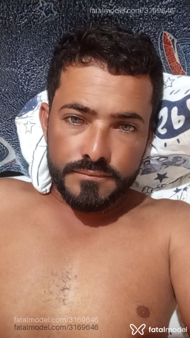 Acompanhante homem com cabelo castanho de olhos azuis em São Paulo Acompanhante homem com cabelo castanho de olhos azuis em São Paulo - Carlos