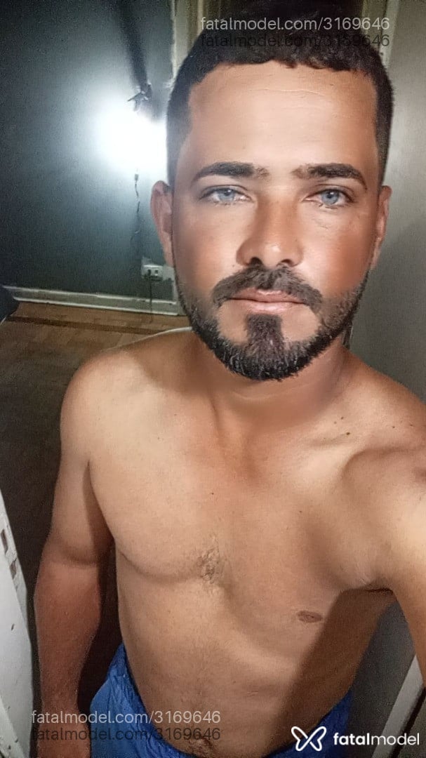 Acompanhante homem com cabelo castanho de olhos azuis em São Paulo Acompanhante homem com cabelo castanho de olhos azuis em São Paulo - Carlos