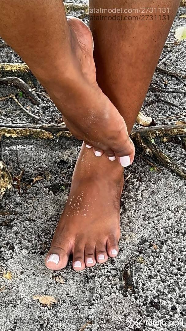 Acompanhante mulher morena (o) de olhos pretos - Malu Veras