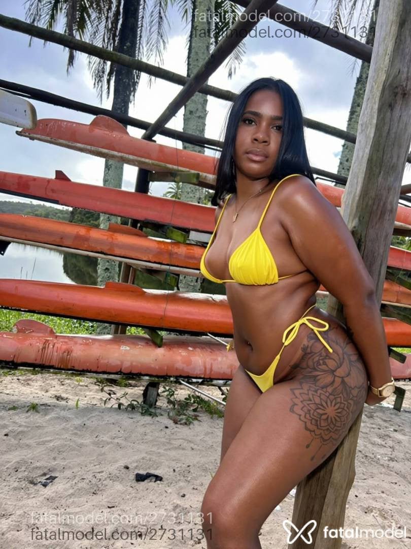 Acompanhante mulher morena (o) de olhos pretos - Malu Veras