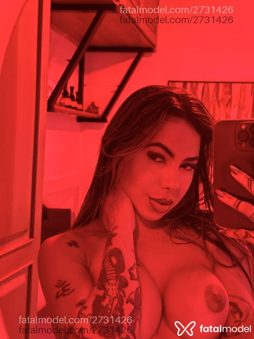 Acompanhante mulher com cabelo castanho de olhos pretos - Mikaela Acompanhante mulher com cabelo castanho de olhos pretos - Mikaela