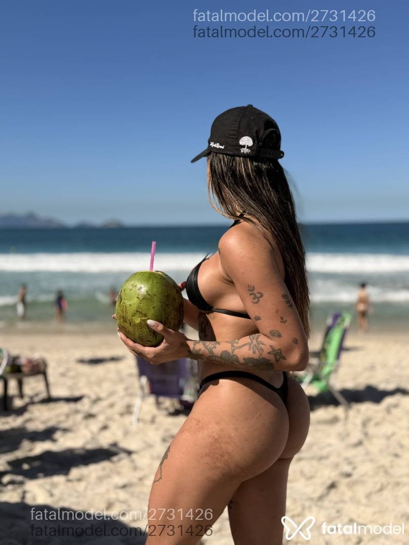 Acompanhante mulher com cabelo castanho de olhos pretos - Mikaela