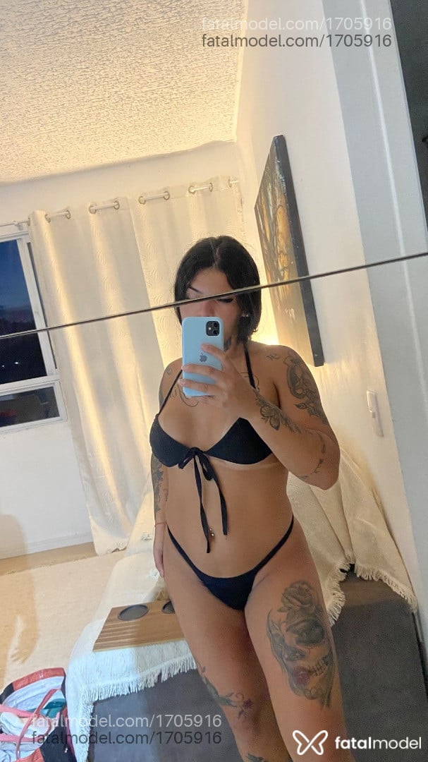 Acompanhante mulher trans com cabelo castanho de olhos castanhos - Larissa Andrade Acompanhante mulher trans com cabelo castanho de olhos castanhos - Larissa Andrade