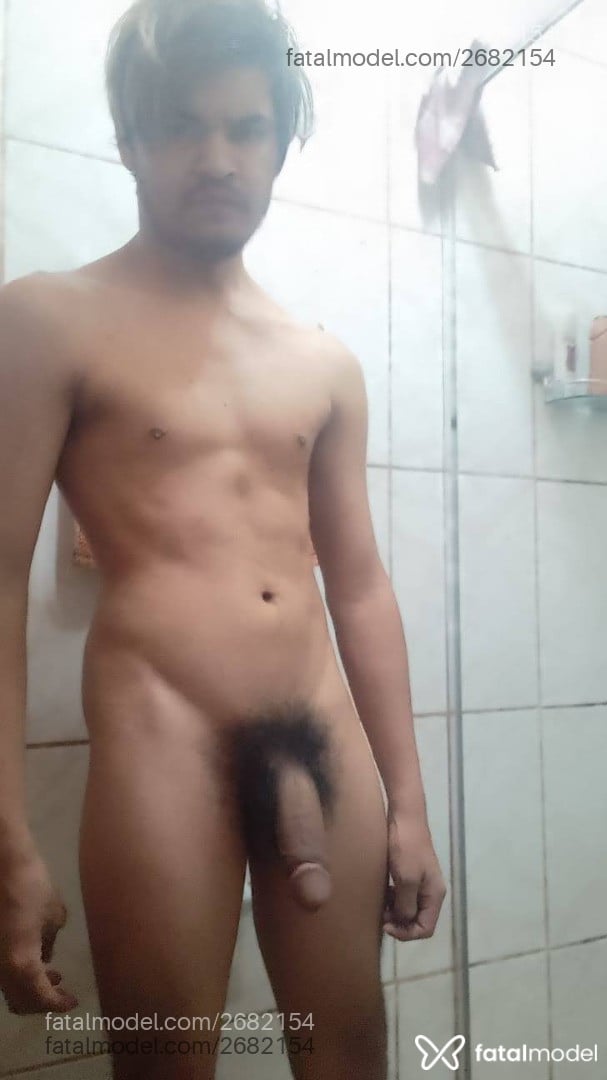 Acompanhante homem com cabelo colorido de olhos castanhos em Farroupilha Acompanhante homem com cabelo colorido de olhos castanhos em Farroupilha - Nason Nick