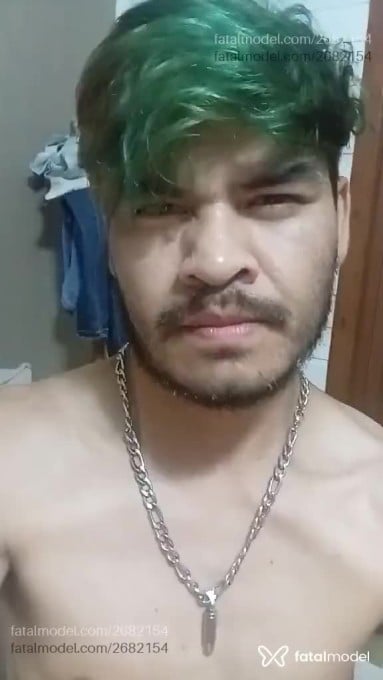 Acompanhante homem com cabelo colorido de olhos castanhos em Farroupilha Acompanhante homem com cabelo colorido de olhos castanhos em Farroupilha - Nason Nick