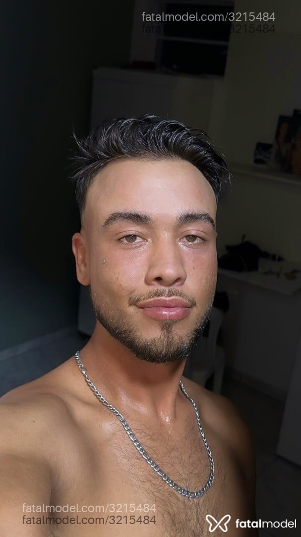 Acompanhante homem com cabelo castanho de olhos castanhos - Daniel Acompanhante homem com cabelo castanho de olhos castanhos - Daniel