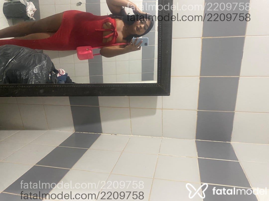 Acompanhante mulher trans com cabelo castanho de olhos pretos em Cachoeiro de Itapemirim - Tainá Alves