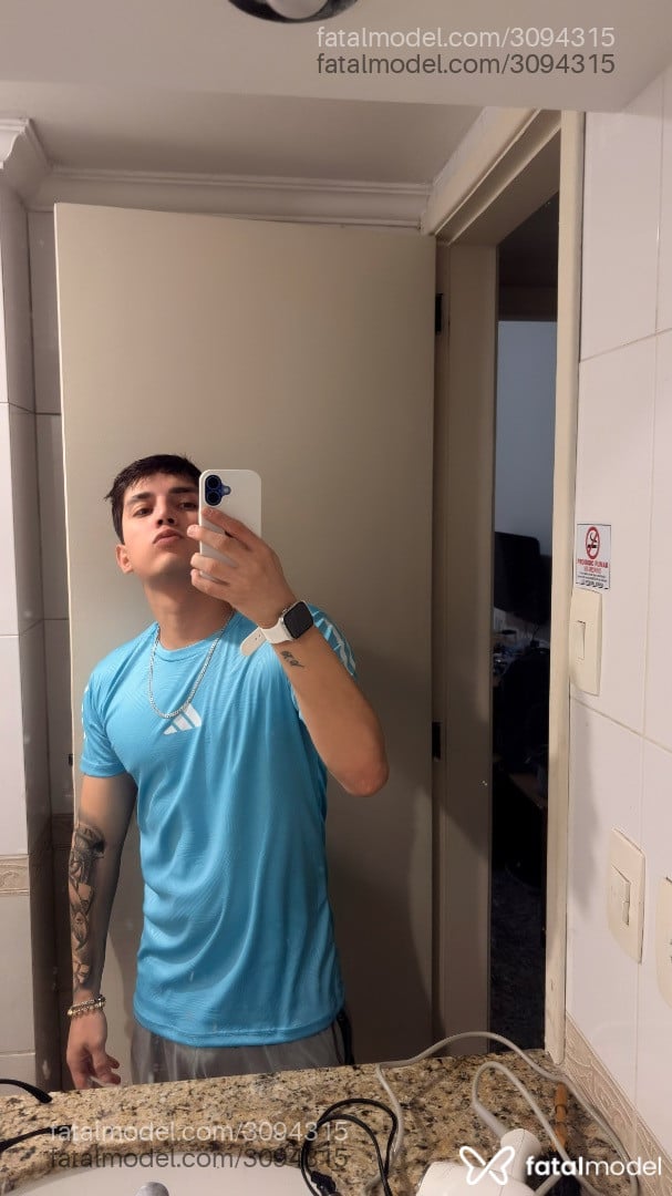 Acompanhante homem com cabelo castanho de olhos verdes em Rio de Janeiro - Felipe
