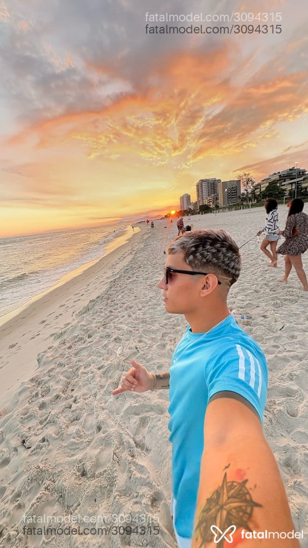 Acompanhante homem com cabelo castanho de olhos verdes em Rio de Janeiro - Felipe