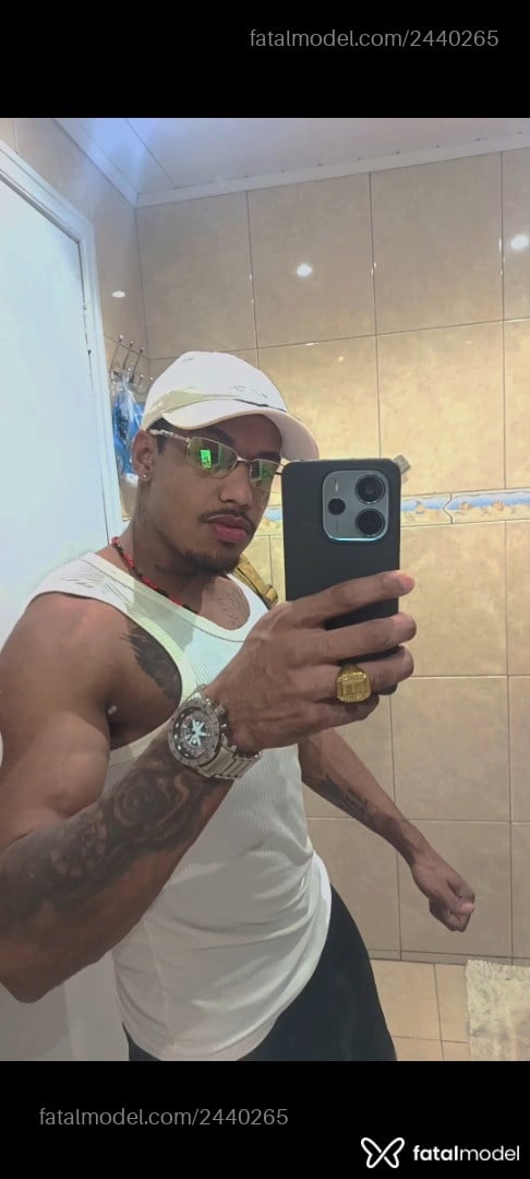 Acompanhante homem morena (o) de olhos castanhos em Almirante Tamandaré Acompanhante homem morena (o) de olhos castanhos em Almirante Tamandaré - Bryan