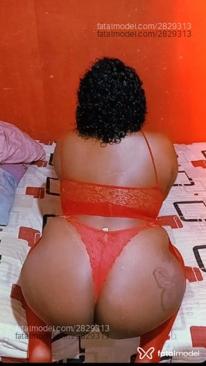 Acompanhante mulher morena (o) de olhos pretos em Corupá - Bombomzinho