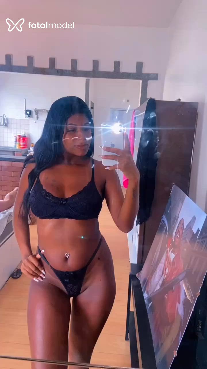 Acompanhante mulher com cabelo castanho de olhos pretos - Bruninha