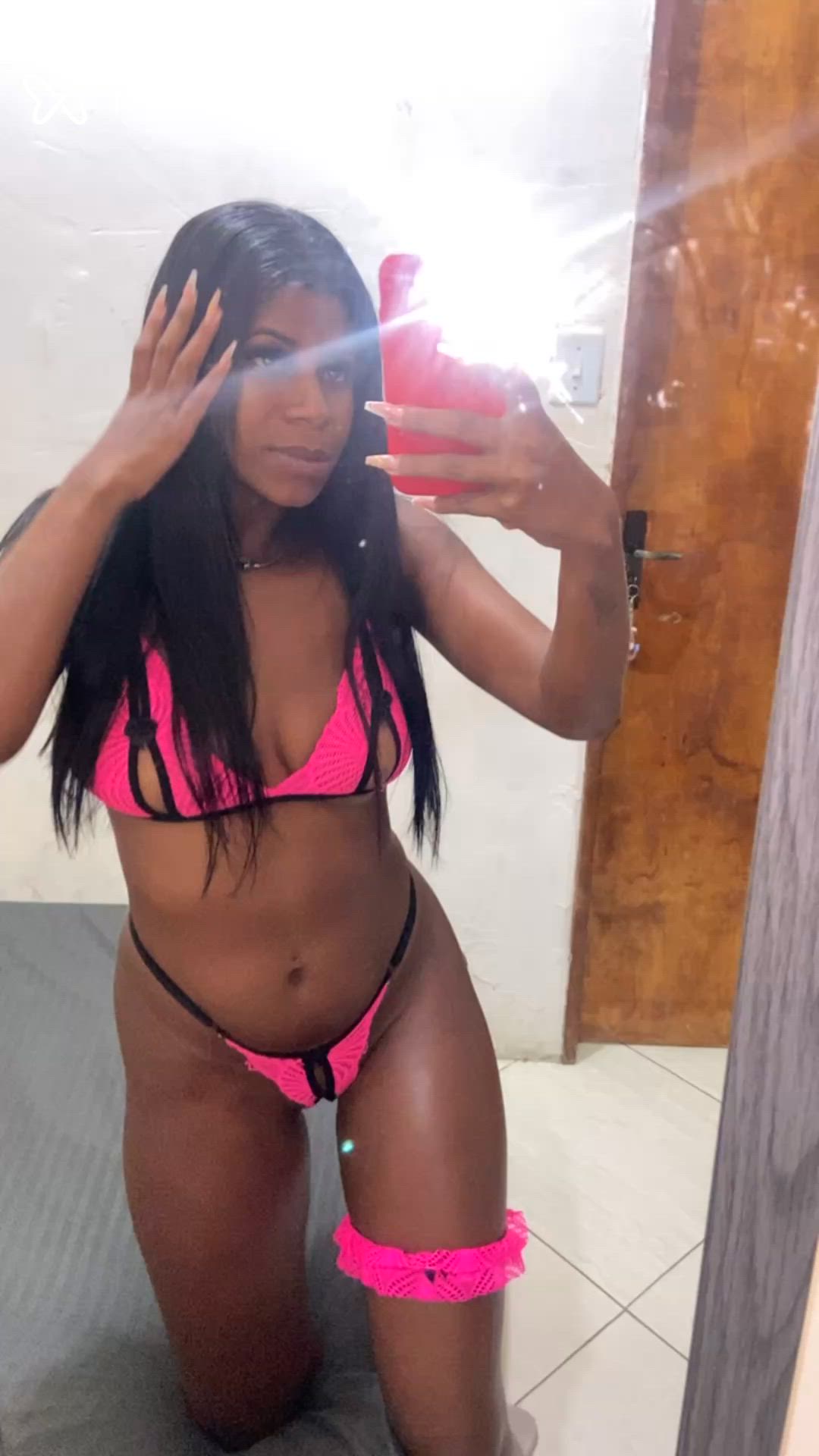 Acompanhante mulher com cabelo castanho de olhos pretos em Macaé Acompanhante mulher com cabelo castanho de olhos pretos em Macaé - Bruninha