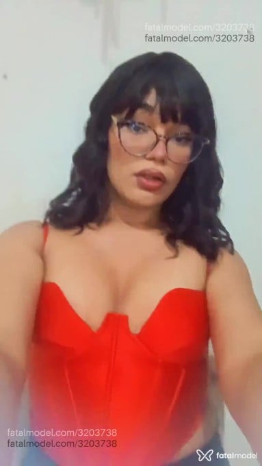 Acompanhante mulher trans morena (o) de olhos pretos - Lolla Mendes Acompanhante mulher trans morena (o) de olhos pretos - Lolla Mendes