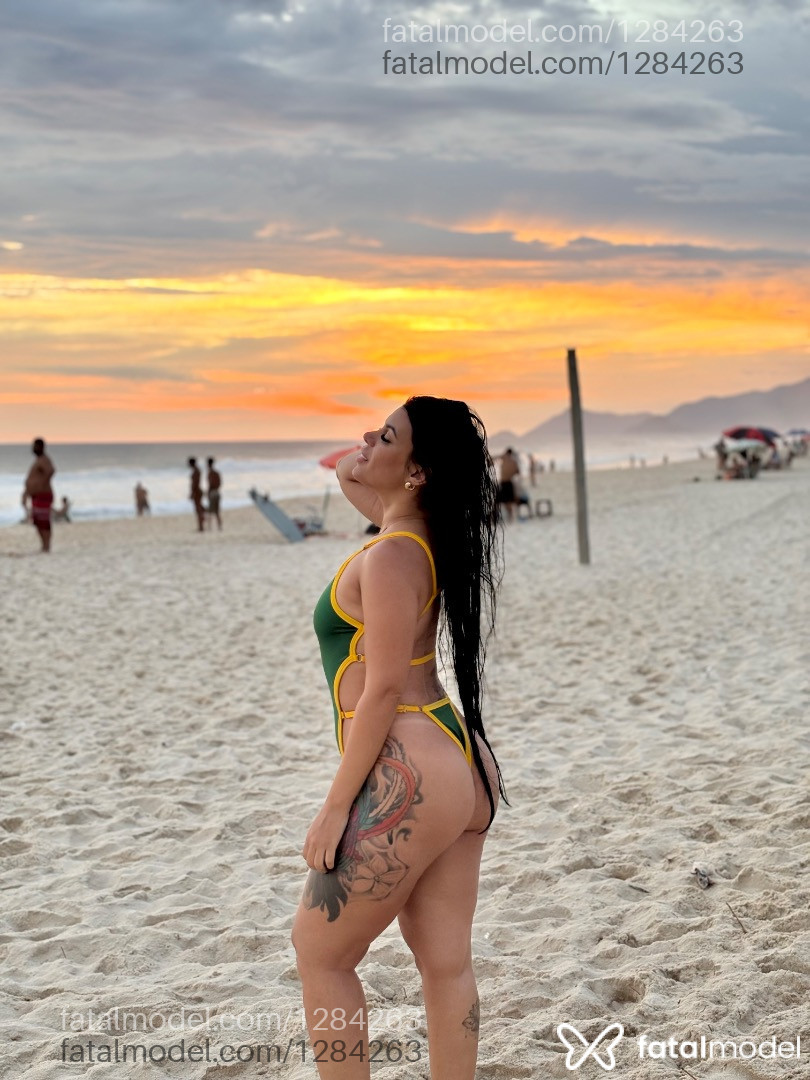 Acompanhante mulher morena (o) de olhos pretos - Karol Acompanhante mulher morena (o) de olhos pretos - Karol