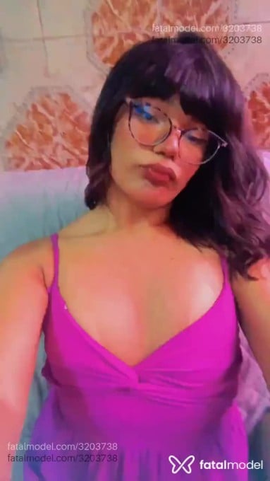 Acompanhante mulher trans morena (o) de olhos pretos - Lolla Mendes Acompanhante mulher trans morena (o) de olhos pretos - Lolla Mendes